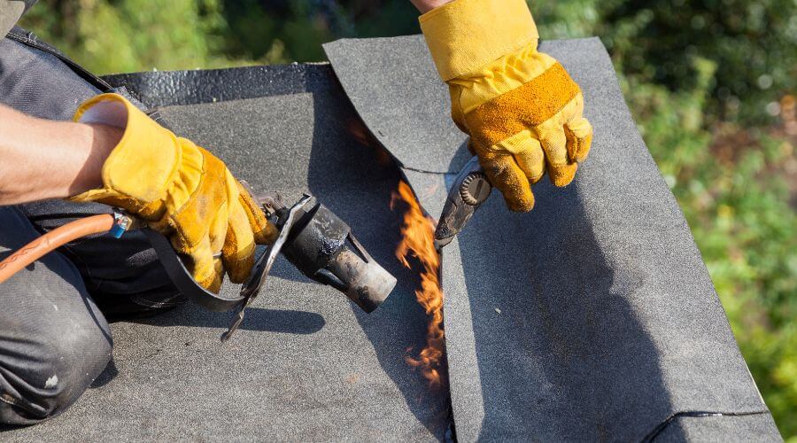 Professional gutter cleaning in Raleigh, MS